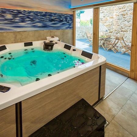 A De Lucia Hotel Quintáns Екстериор снимка