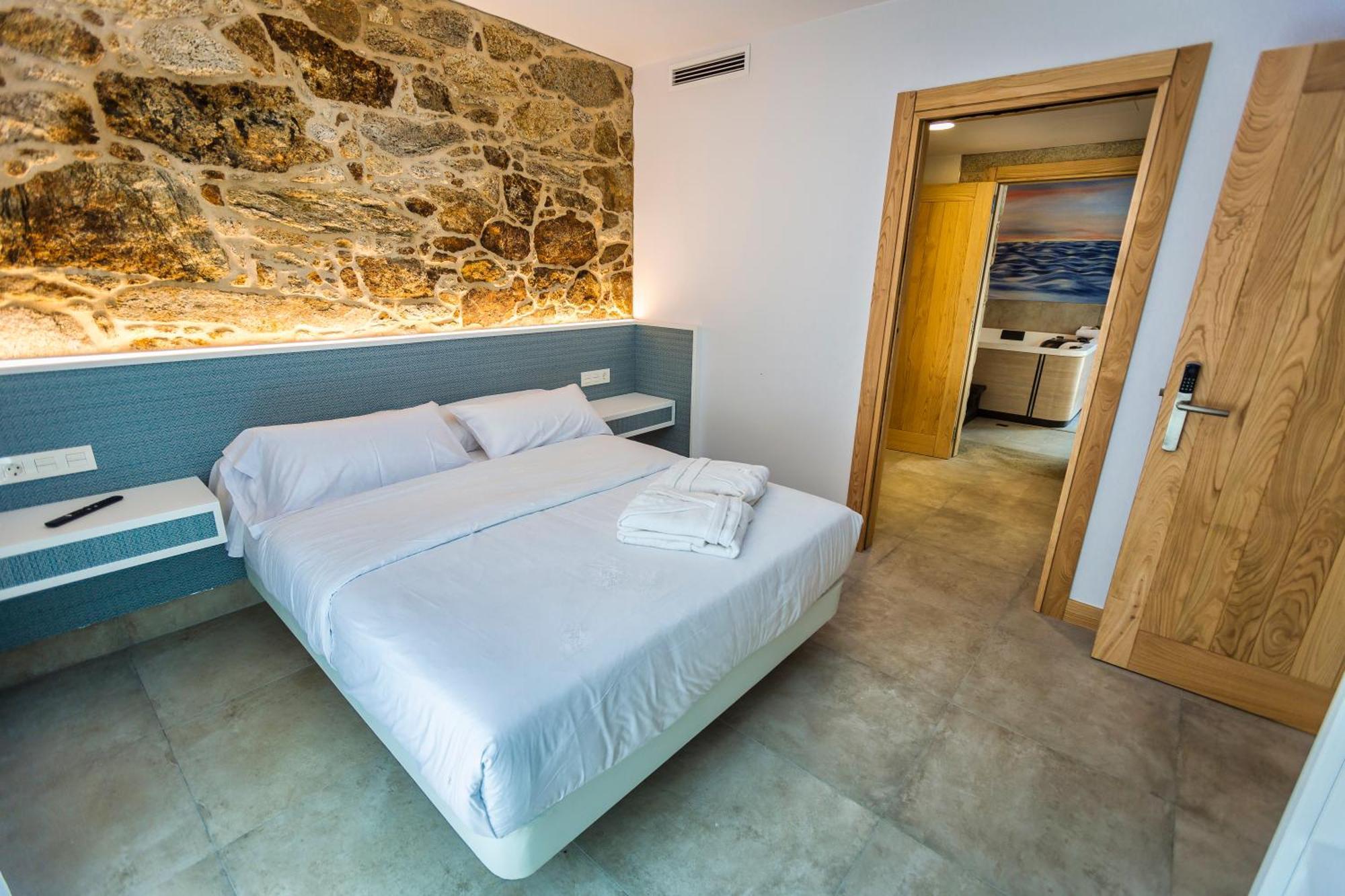 A De Lucia Hotel Quintáns Екстериор снимка