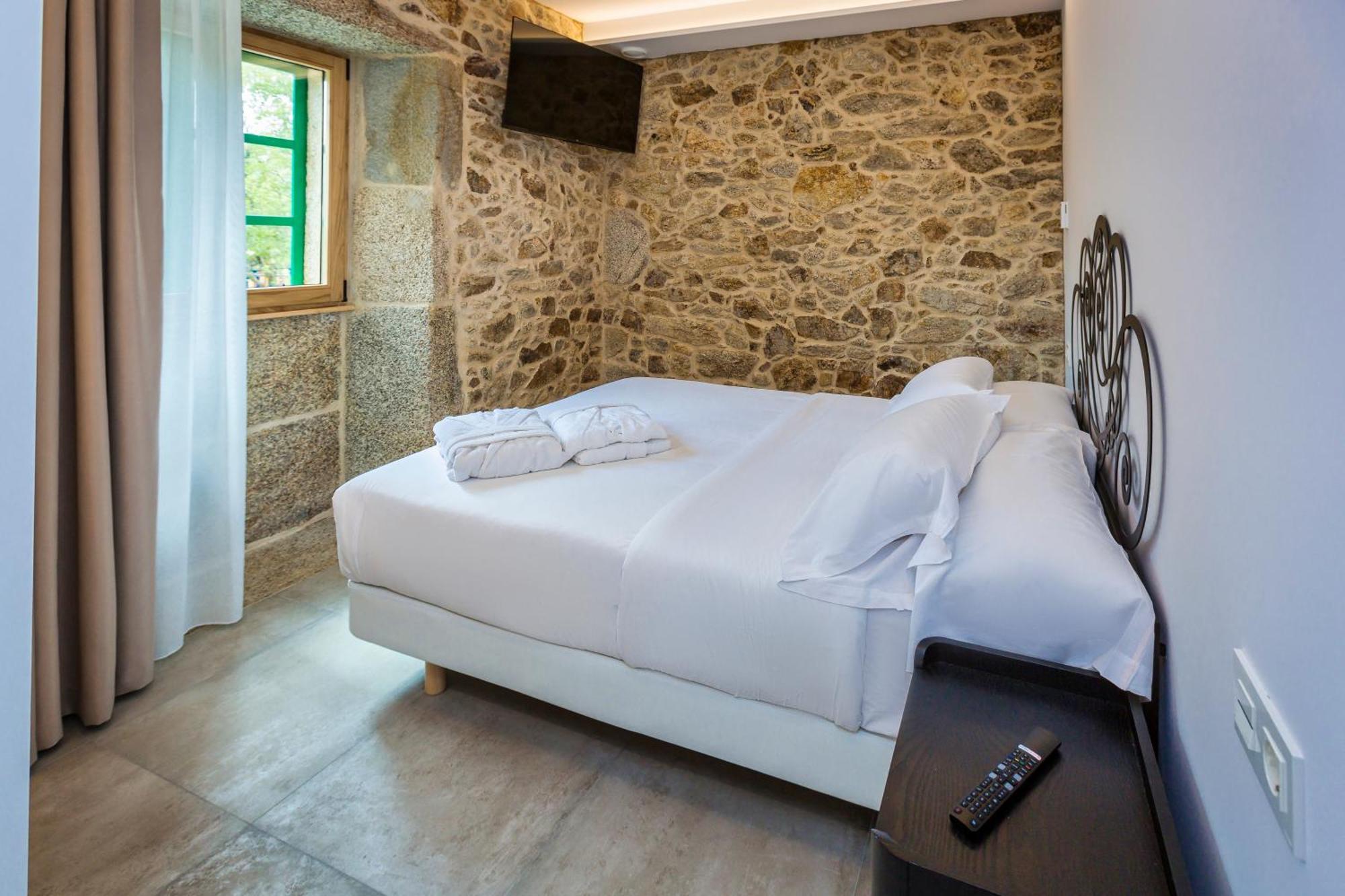 A De Lucia Hotel Quintáns Екстериор снимка