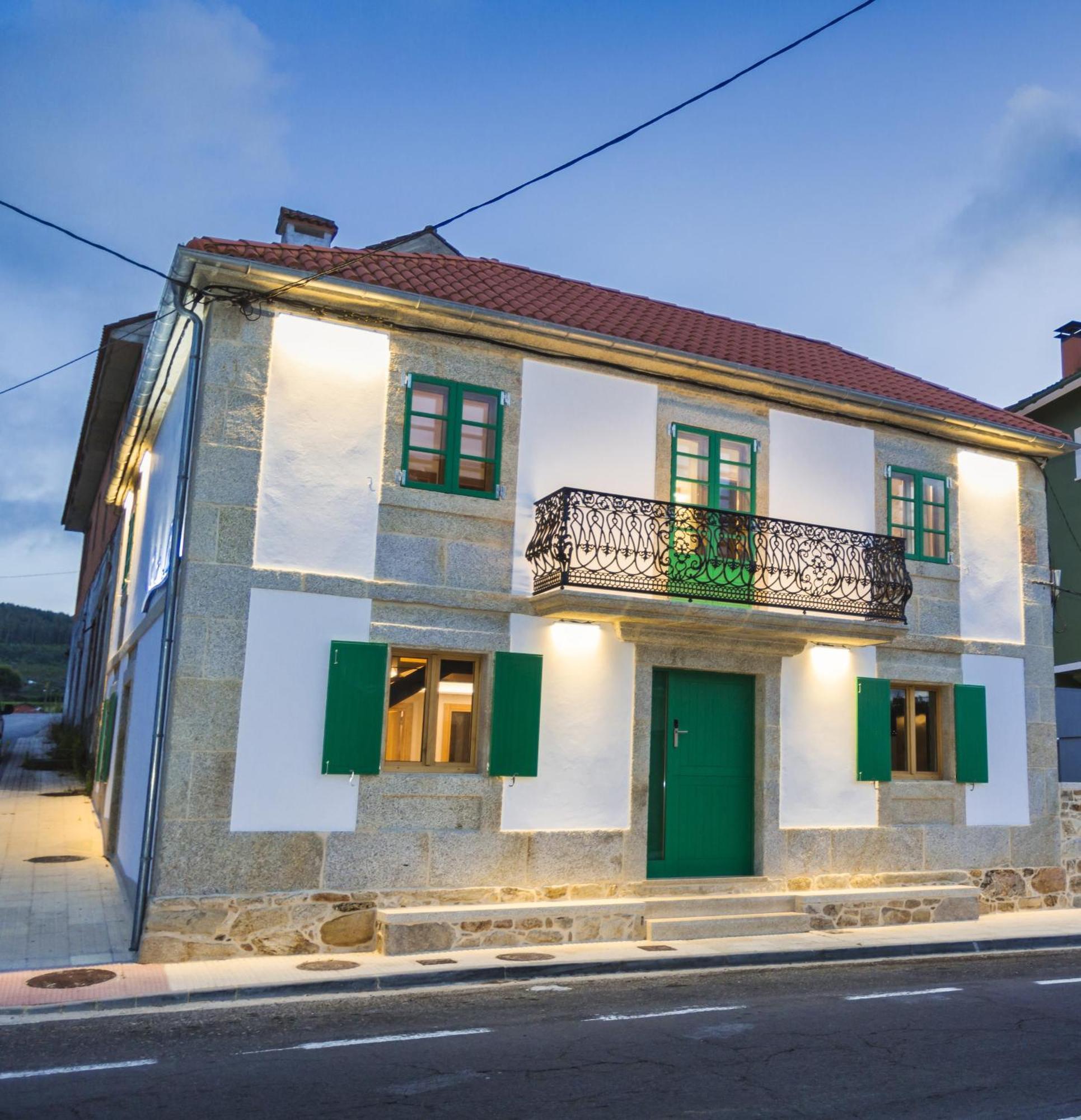 A De Lucia Hotel Quintáns Екстериор снимка