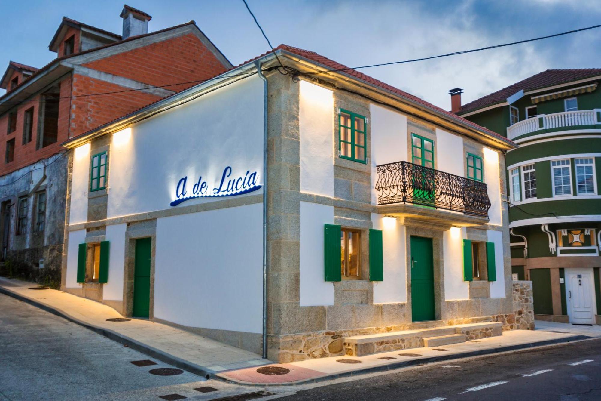 A De Lucia Hotel Quintáns Екстериор снимка