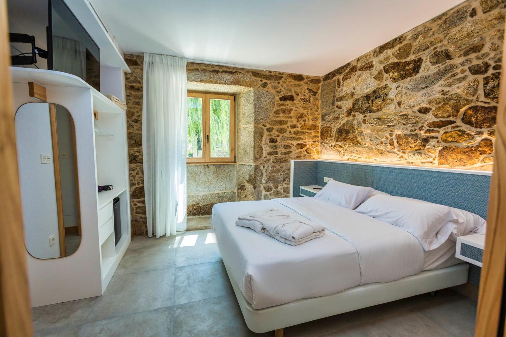 A De Lucia Hotel Quintáns Екстериор снимка