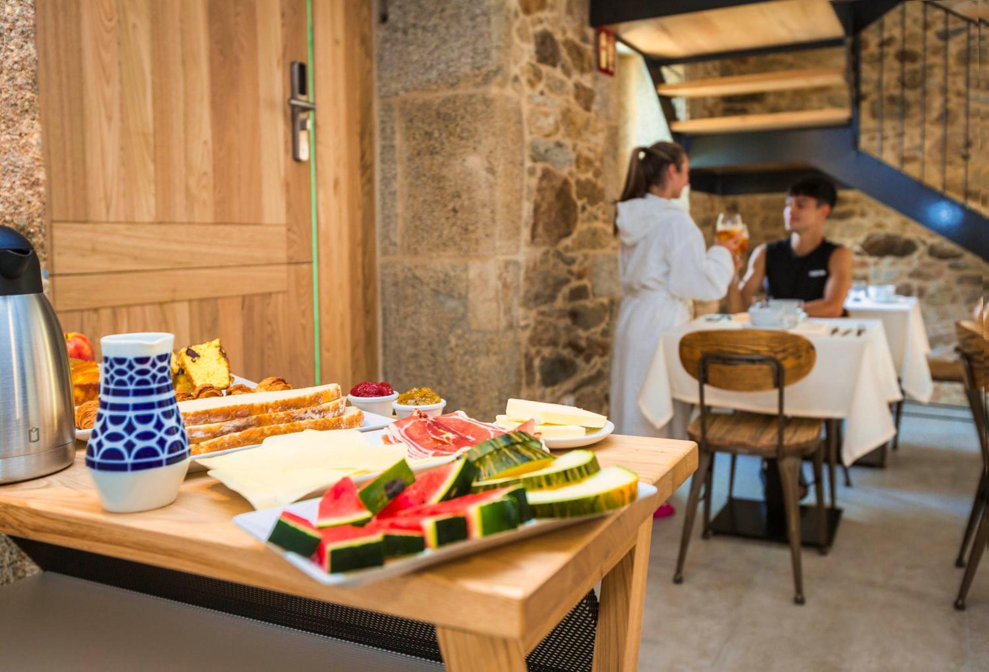 A De Lucia Hotel Quintáns Екстериор снимка
