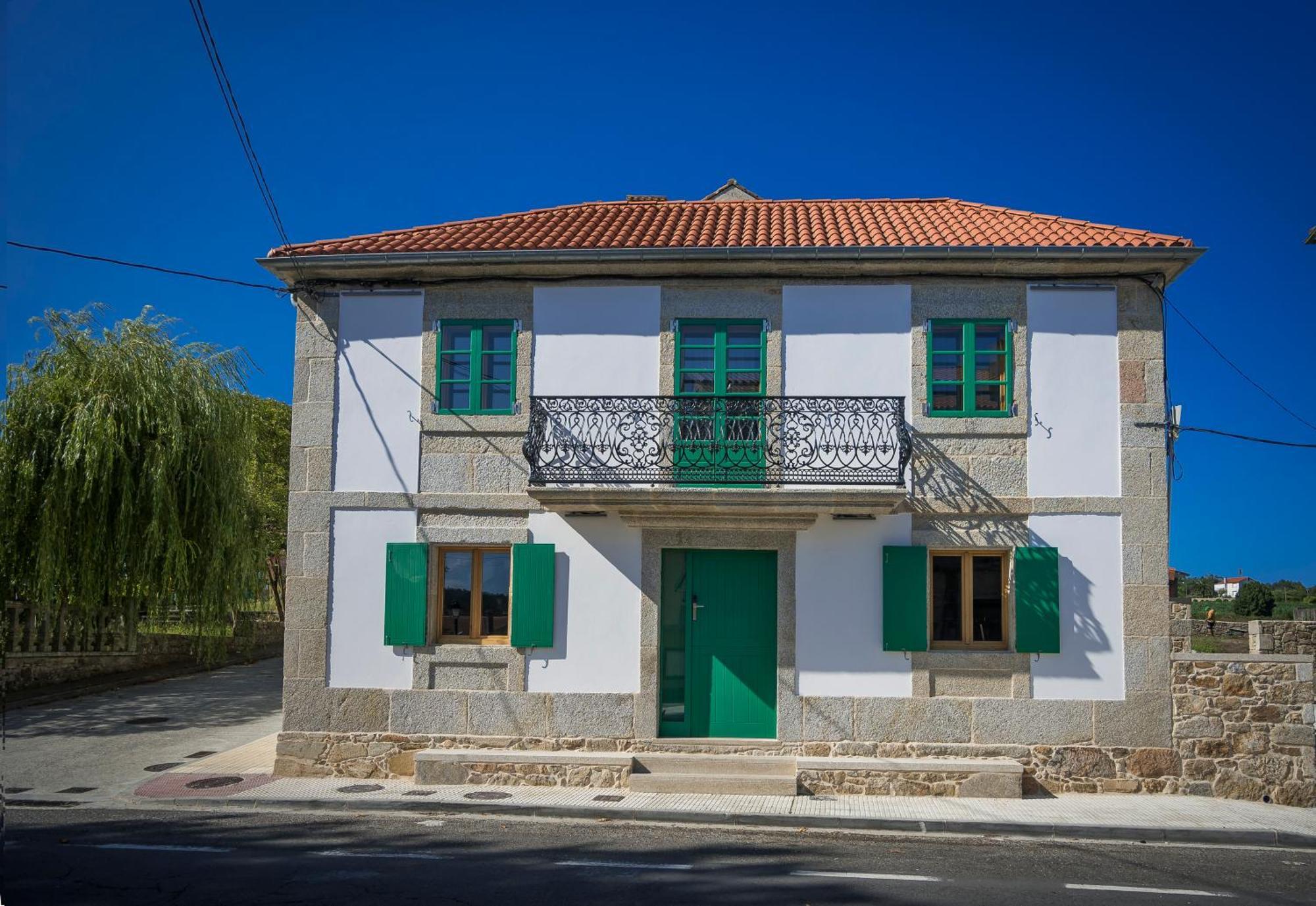 A De Lucia Hotel Quintáns Екстериор снимка