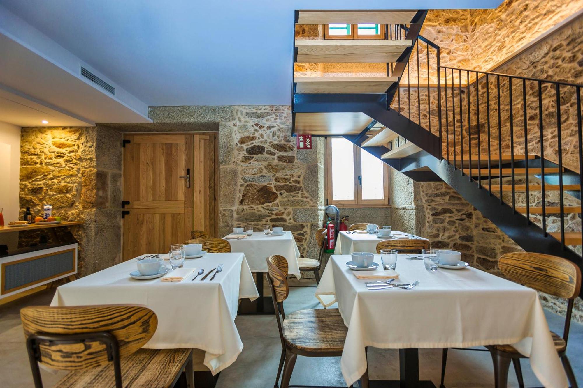 A De Lucia Hotel Quintáns Екстериор снимка