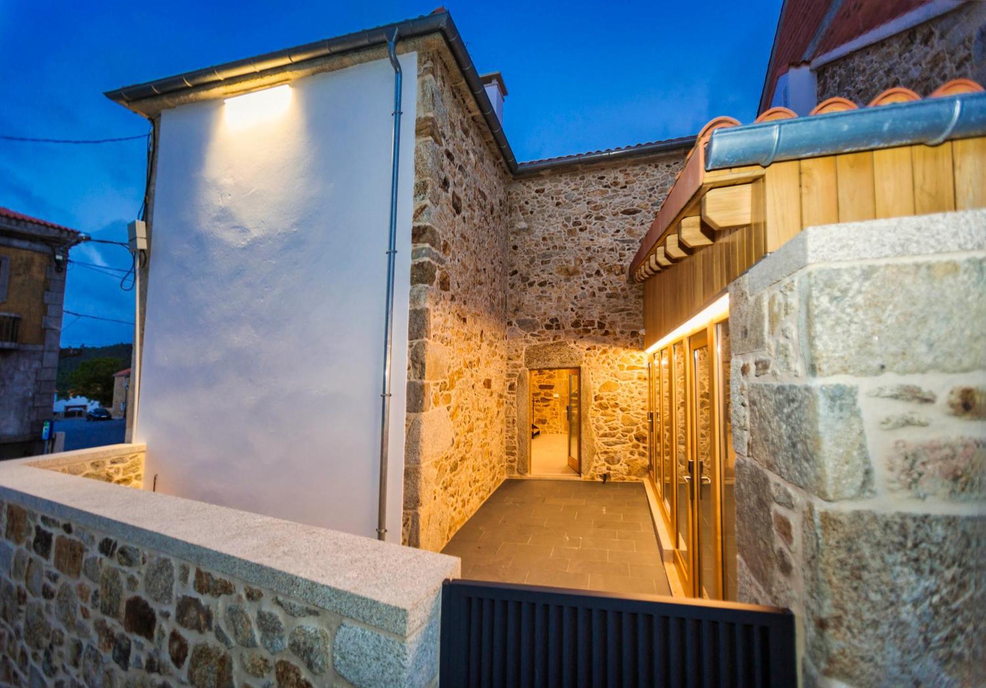 A De Lucia Hotel Quintáns Екстериор снимка