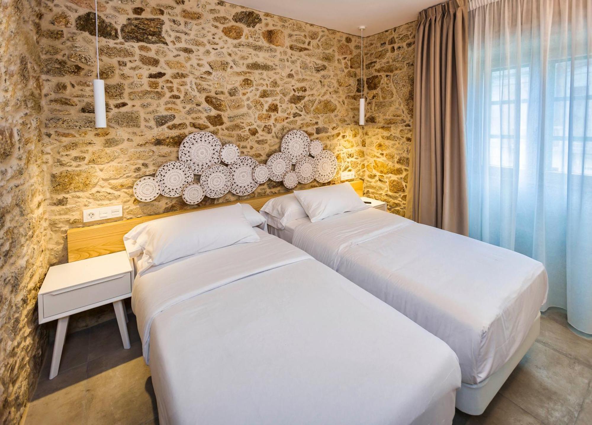 A De Lucia Hotel Quintáns Екстериор снимка